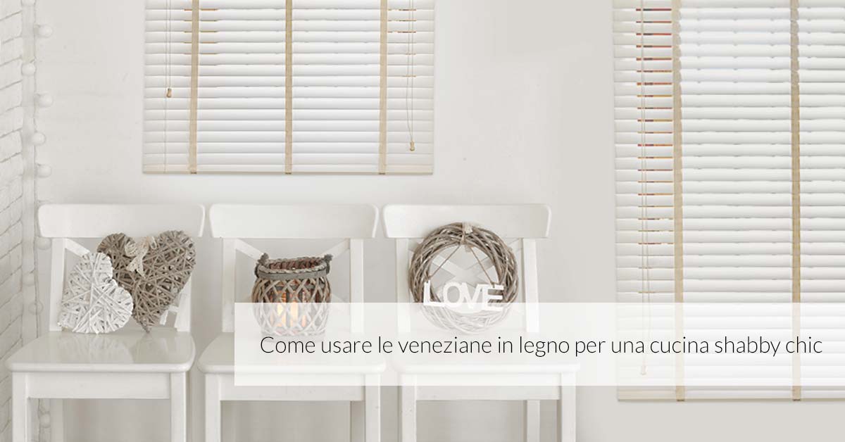 Come usare le veneziane in legno per una cucina shabby chic